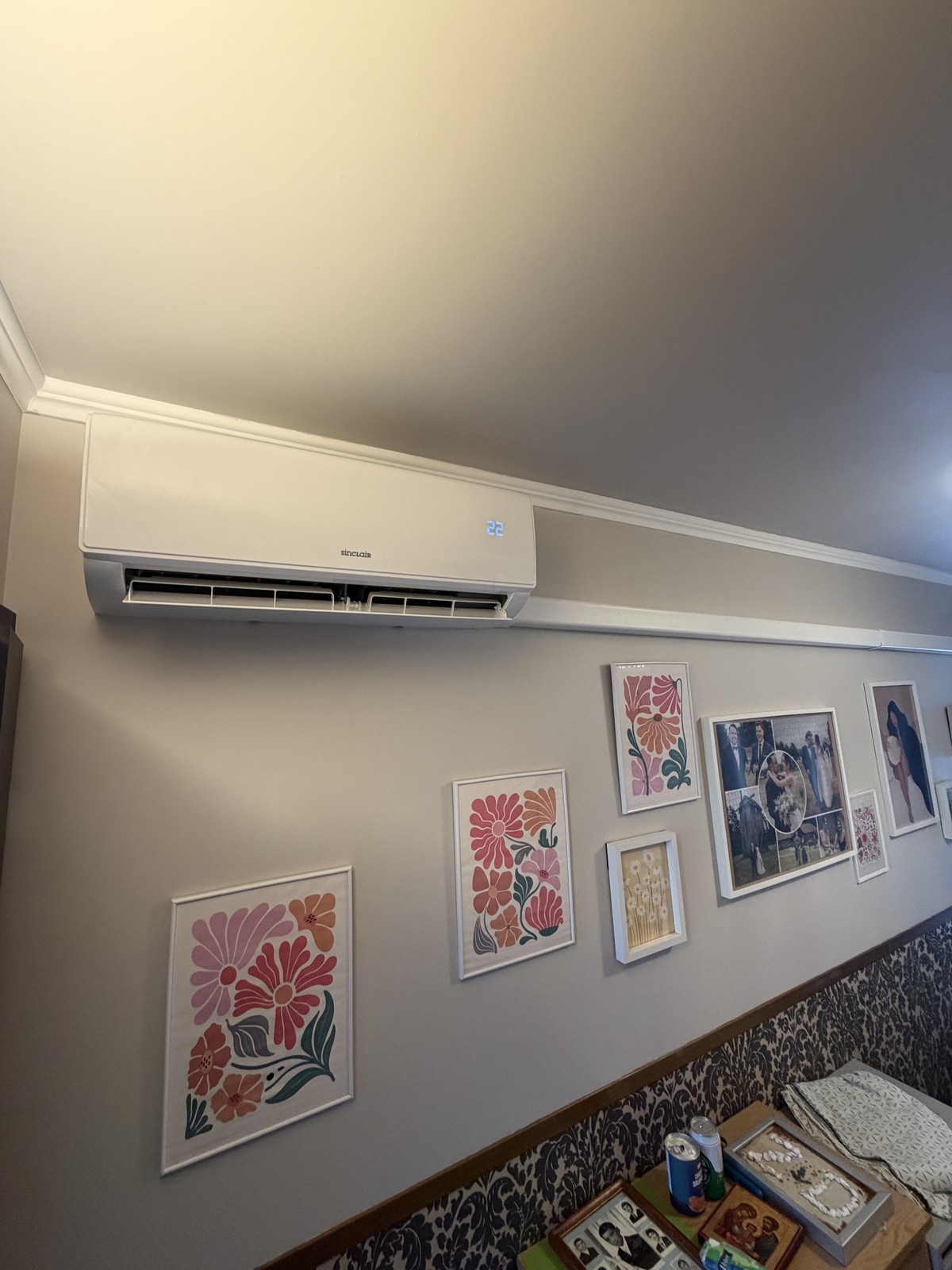 Klimatyzator Sinclair naścienny w salonie – montaż klimatyzacji GMK Instalacje